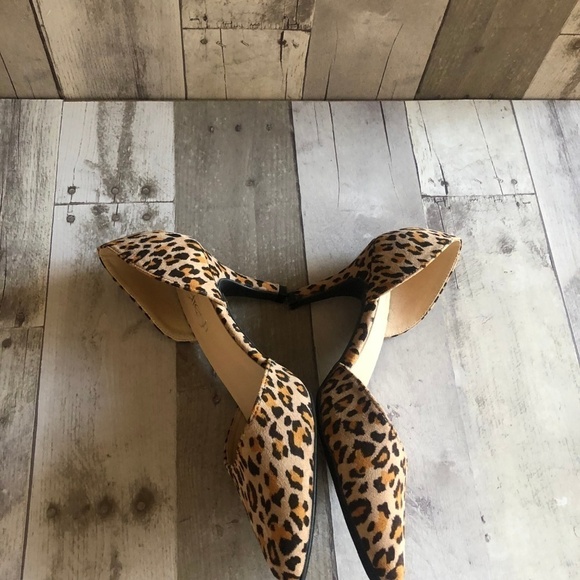 NWOT Refresh Twinkle Animal Print Pumps Size 7